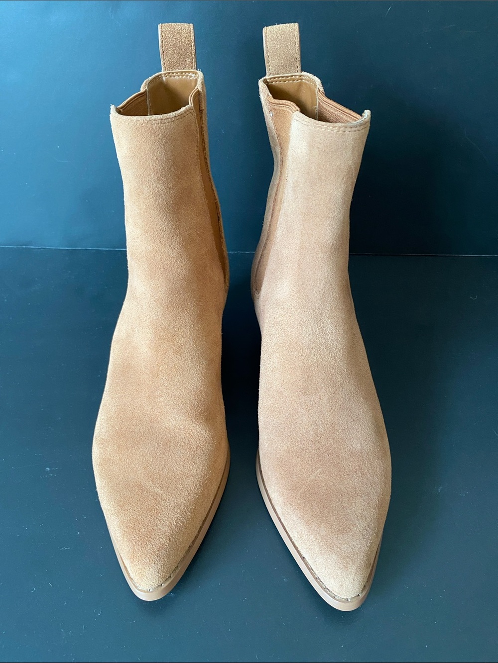 Michael Kors Kinlee Suede Chelsea Ankle Boots Tan 6M - Picture 2 of 9